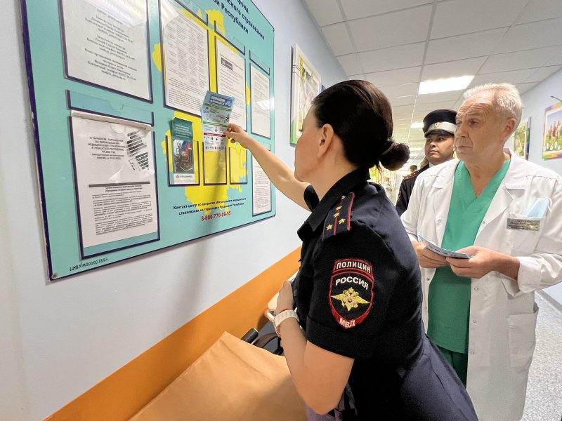 В Чувашии сотрудники Госавтоинспекции навестили в больнице детей, пострадавших в ДТП